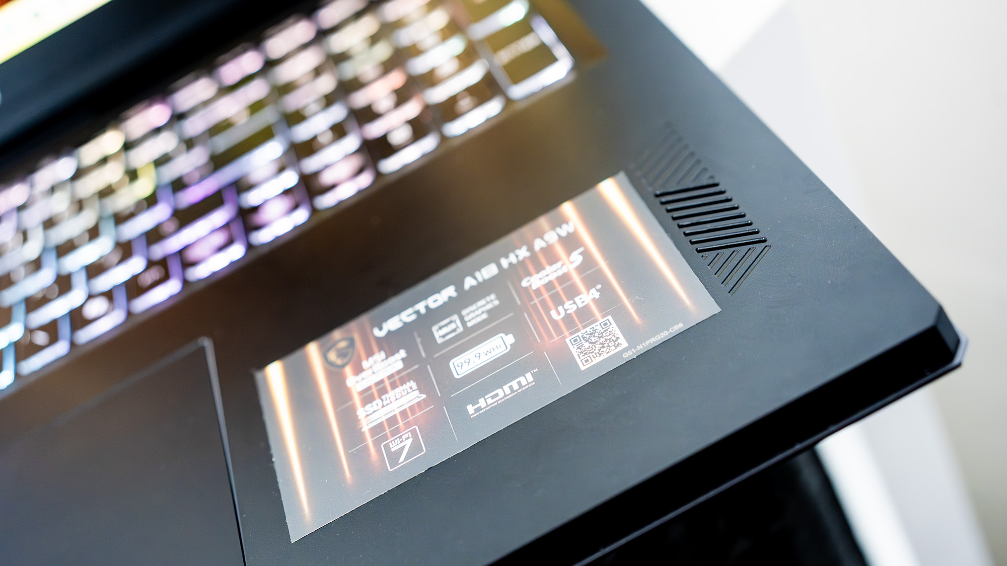 MSI Vector A18 HX: notebook 18'' com Ryzen 9 e RTX 5080 — potência brutal ou exagero?