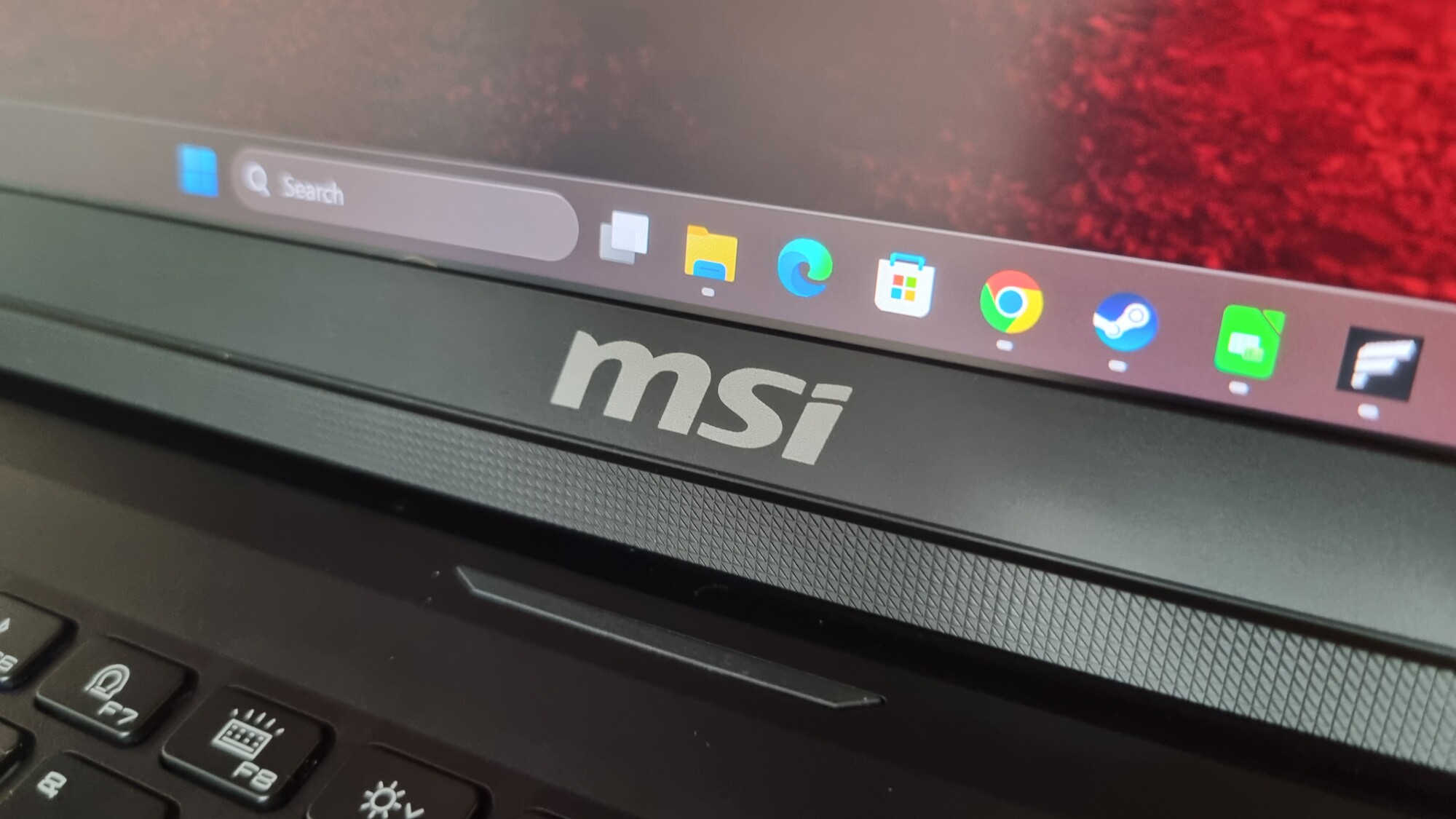MSI anuncia o 'laptop gamer mais potente do planeta' com 300W e RTX 5090 — será que vale?