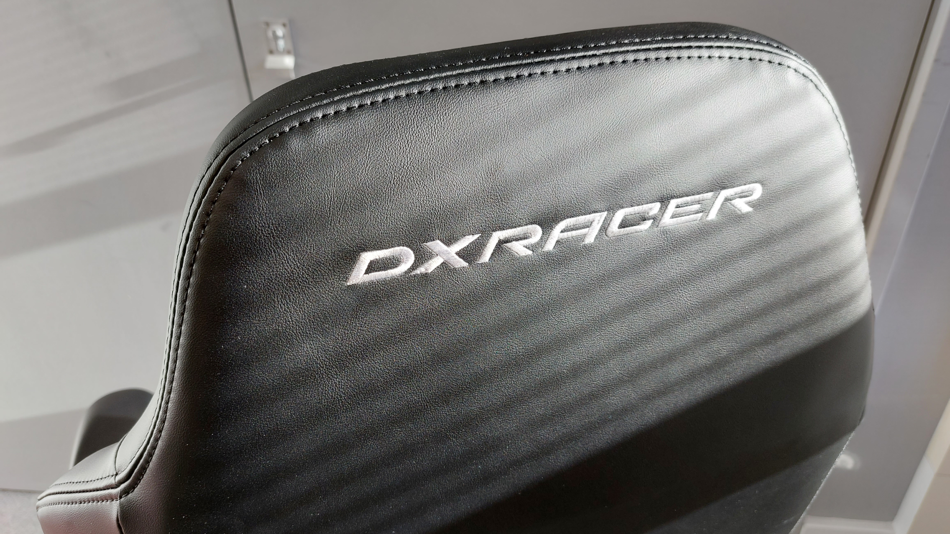Cadeira gamer com BATERIA? Testamos a DXRacer Martian XL e o resultado surpreende
